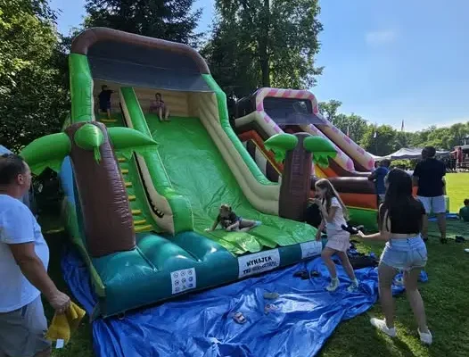 Piknik Strażacki w Dobrzycy – trwa dobra zabawa dla całych rodzin