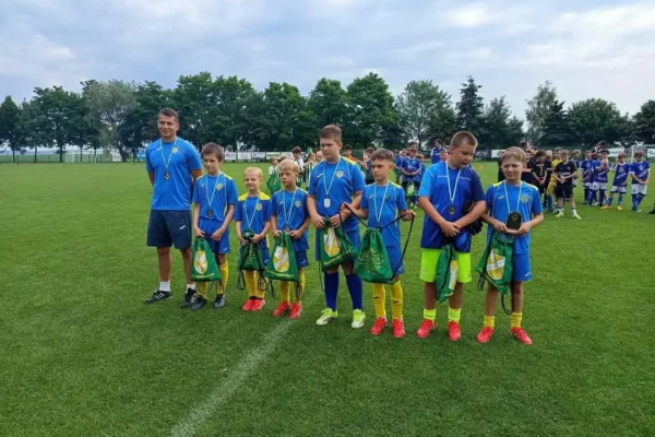 Młodzi piłkarze z Pleszewa świętowali 100-lecie klubu w Raszkowie