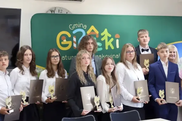 Wójt Gminy Gizałki uhonorował najlepszych uczniów szkół podstawowych