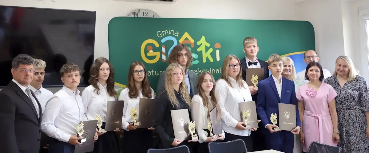 Wójt Gminy Gizałki uhonorował najlepszych uczniów szkół podstawowych