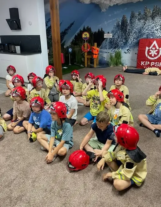 Uczniowie z Jedynki odwiedzili interaktywną salę edukacyjną Ognik w Pleszewie