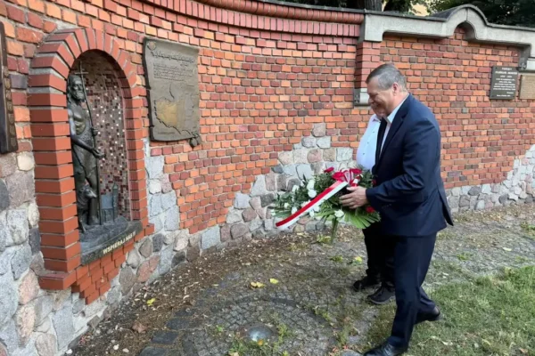 Święto Patrona Miasta w Pleszewie: Msza i kwiaty pod figurą św. Jana Chrzciciela