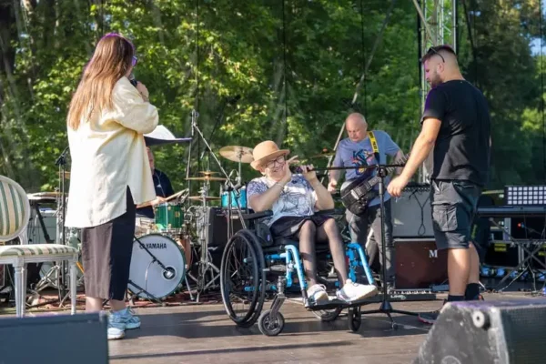 Konfrontacje Artystyczne Osób z Niepełnosprawnościami w Dobrzycy – sukces integracji przez muzykę