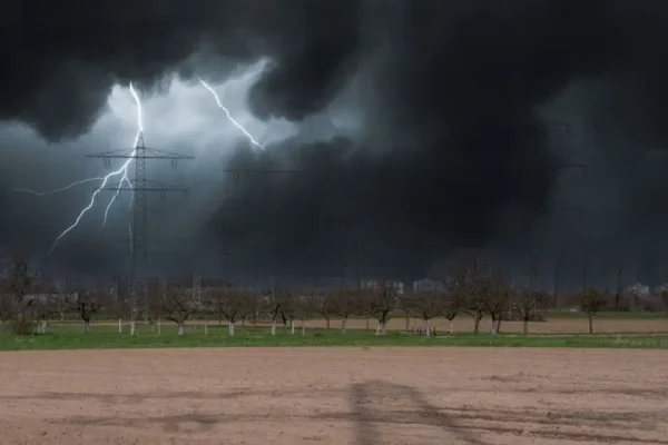 Ostrzeżenie meteorologiczne: burze, deszcz i silny wiatr w gminie Gołuchów