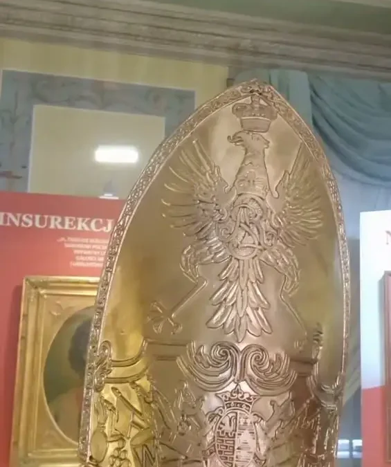 Dziennikarz TVN24+ odwiedził wystawę o Kościuszce w Dobrzycy