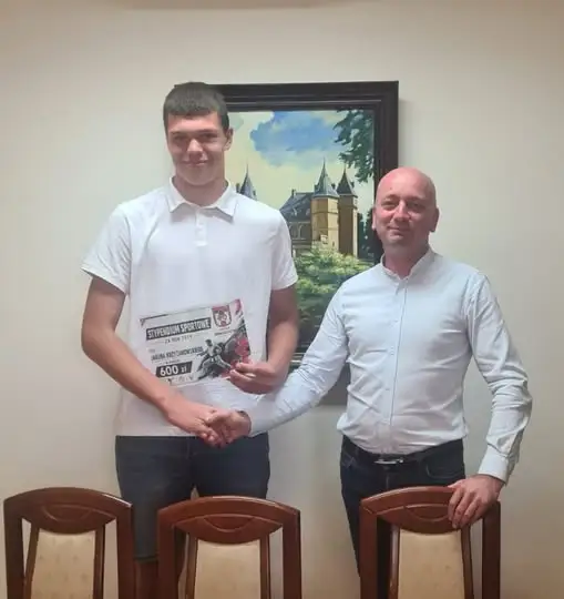 Wójt Gminy Gołuchów uhonorował młodych sportowców – koszykarza i kickboksera