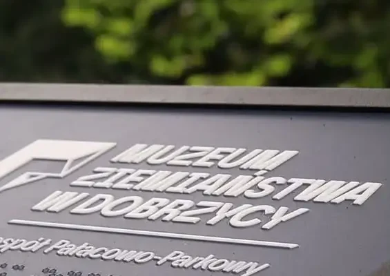 Nowe tablice tyflograficzne w parku pałacowym – krok w stronę dostępności