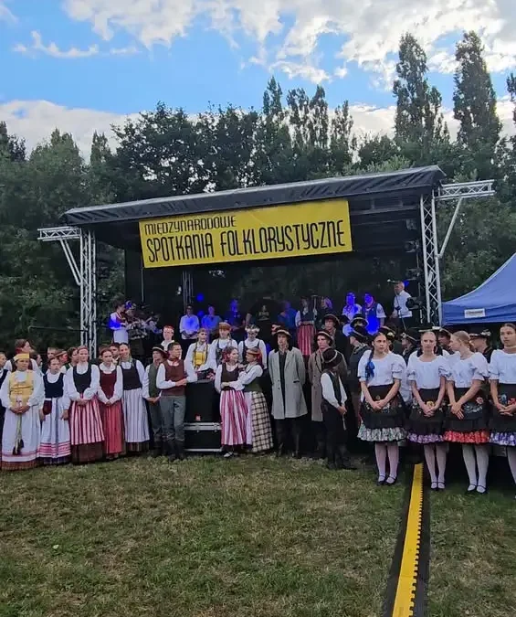 Folklor połączył narody w Dobrzycy – za nami energetyczny koncert