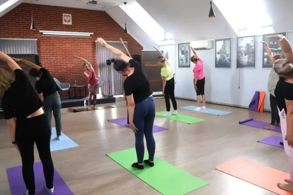 Mamy znalazły chwilę dla siebie w bibliotece – joga i relaks w Pleszewie