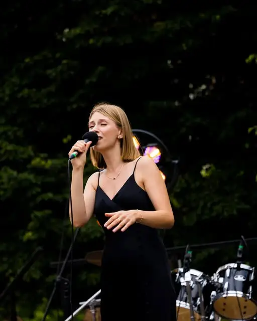 Agata Górecka-Lipińska & Q-Artist zachwycili na Muzycznej Strefie w Pleszewie