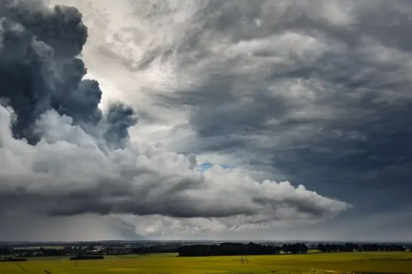 Ostrzeżenie meteorologiczne dla gminy Gołuchów – burze i silny wiatr