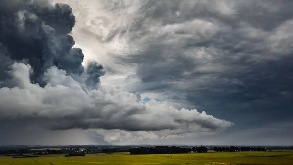 Ostrzeżenie meteorologiczne dla gminy Gołuchów – burze i silny wiatr