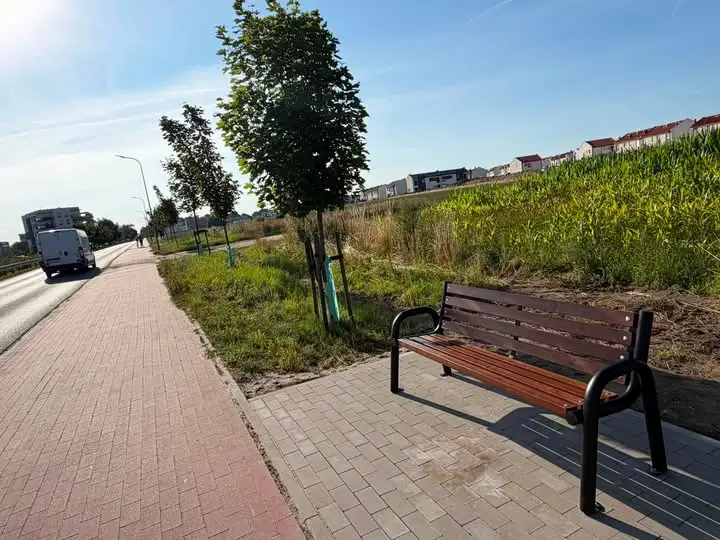 Ławeczki z pleszewskiego rynku trafiły w nowe miejsca w gminie