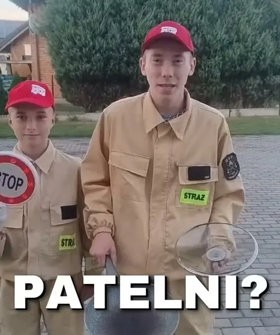 Młodzieżowa Drużyna Pożarnicza z Broniszewic uczy, jak gasić pożar oleju w kuchni