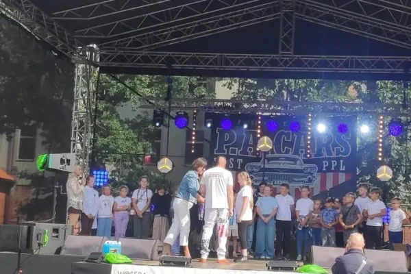 Uczniowie z Pleszewa nagrodzeni w konkursie plastycznym „Psie auta marzeń”