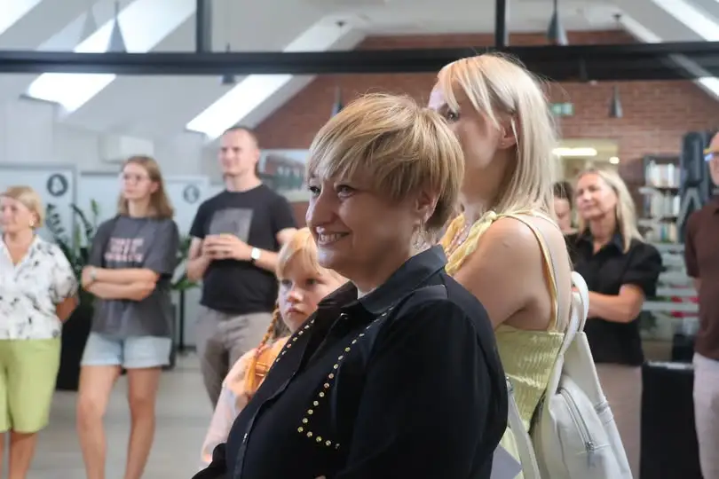 Wystawa „Przyjaźń Kadrem Pisana” w pleszewskiej bibliotece