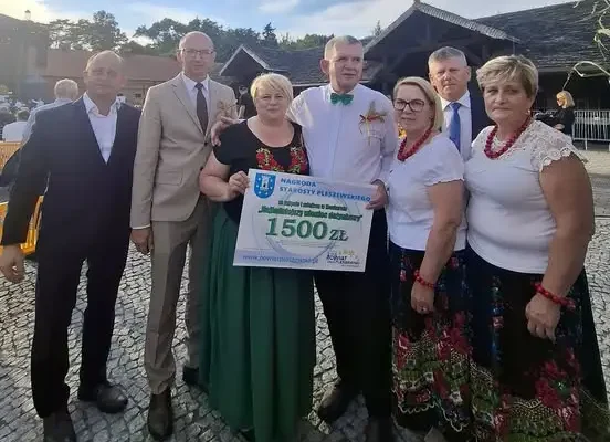 Wieniec Gminy Gizałki triumfuje na Dożynkach Powiatu Pleszewskiego w Gołuchowie