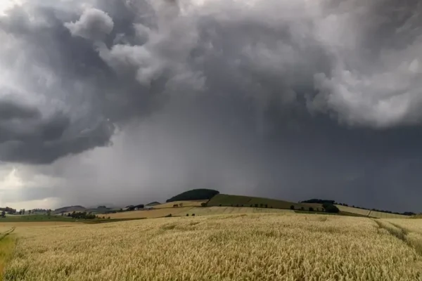 Ostrzeżenie IMGW: Burze z gradem nad powiatem pleszewskim