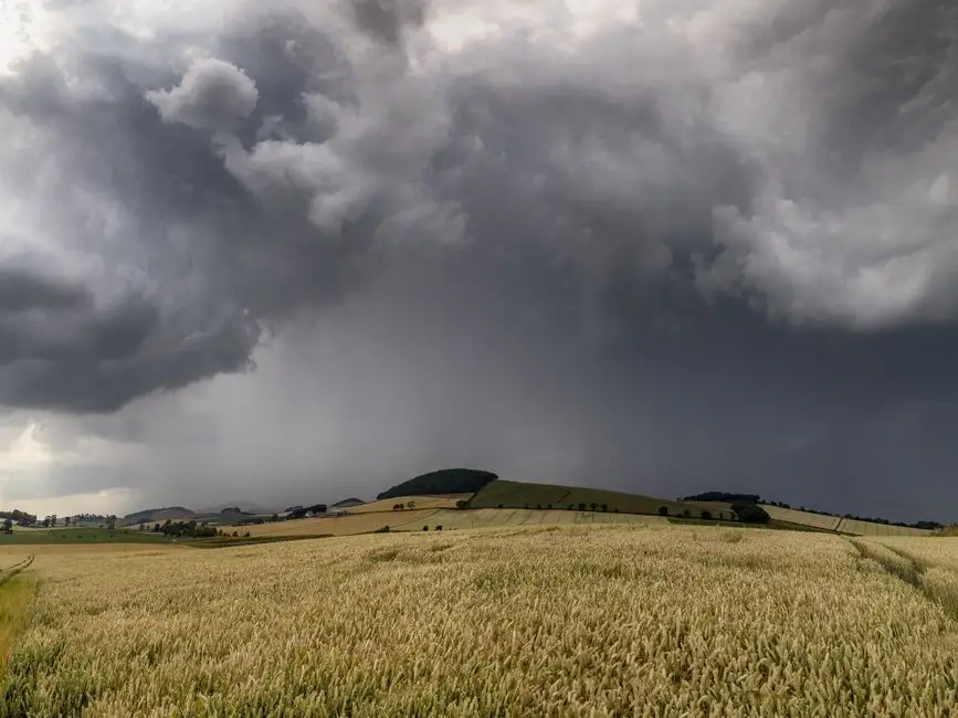 Ostrzeżenie IMGW: Burze z gradem nad powiatem pleszewskim