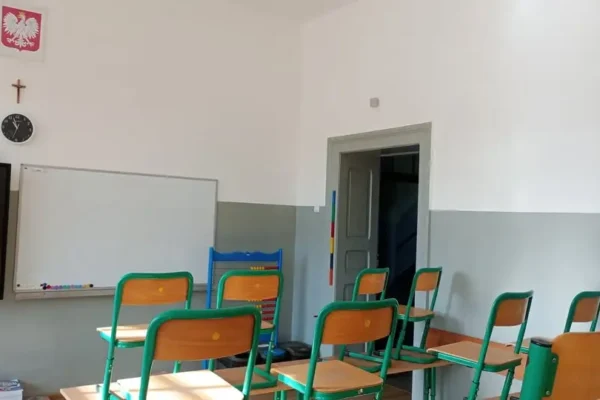 Wakacyjne remonty w pleszewskich szkołach – nowe sale, strefy relaksu i sprzęt AI