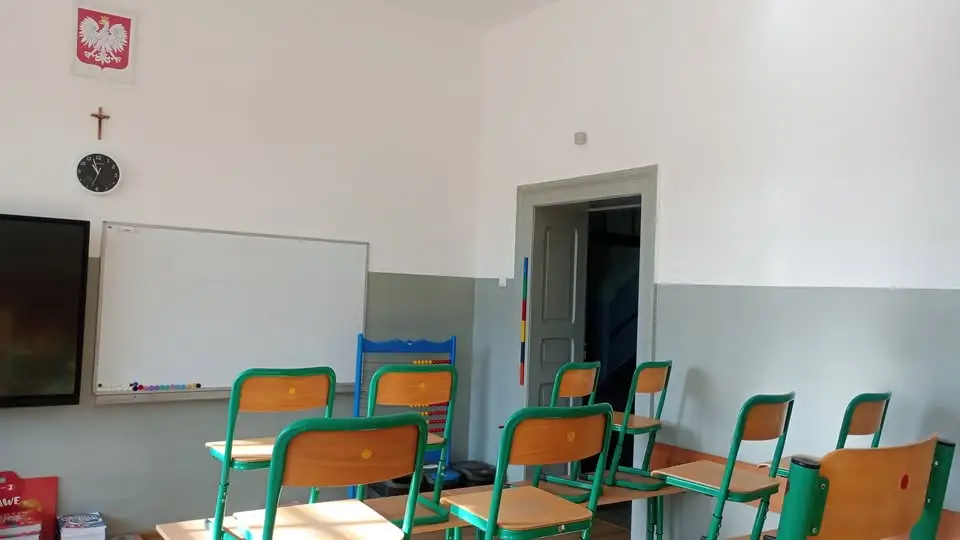 Wakacyjne remonty w pleszewskich szkołach – nowe sale, strefy relaksu i sprzęt AI