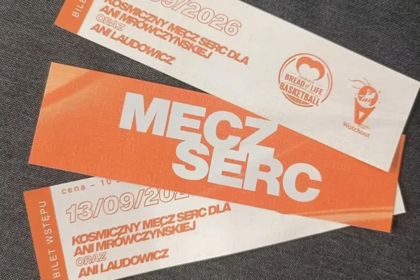 Kosmiczny Mecz Serc w Pleszewie – wsparcie dla absolwentki i występ uczennic