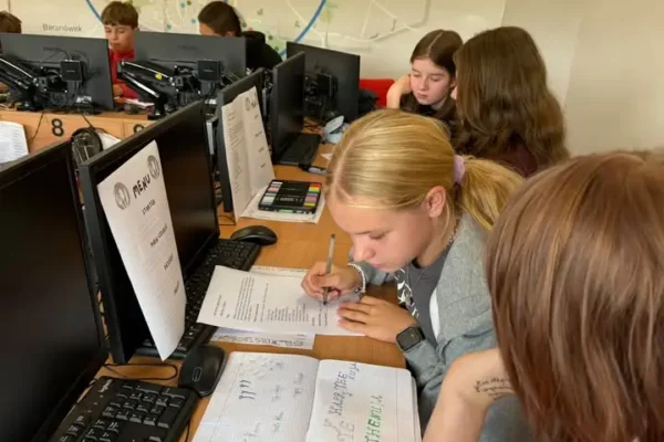Uczniowie z Pleszewa zamienili klasę w restaurację – kreatywna lekcja angielskiego