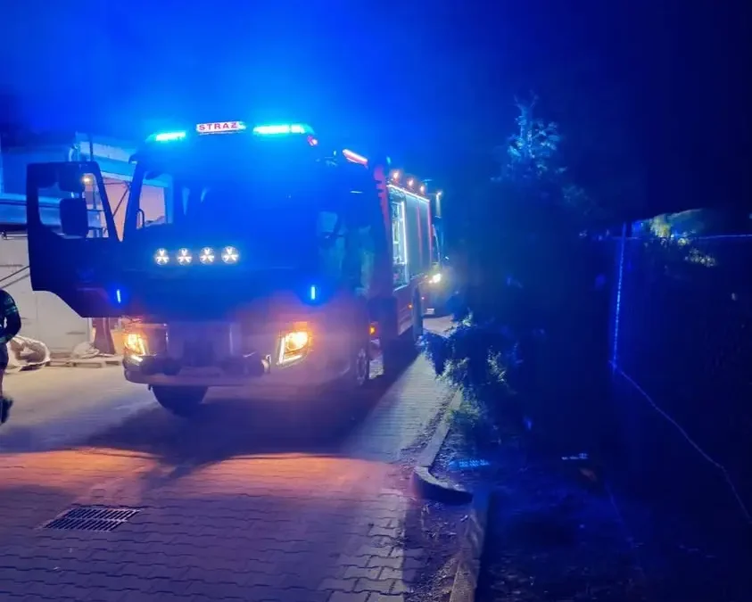 Wypadek przy pracy w Dobrzycy — ręka wkręcona w podajnik ślimakowy
