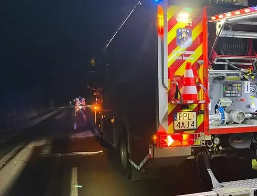 Zagrożenie błotem na drodze powiatowej Chocz-Broniszewice. Interweniowały służby