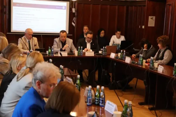 XXXII sesja Rady Miejskiej w Pleszewie: nowe programy społeczne i zmiany w budżecie