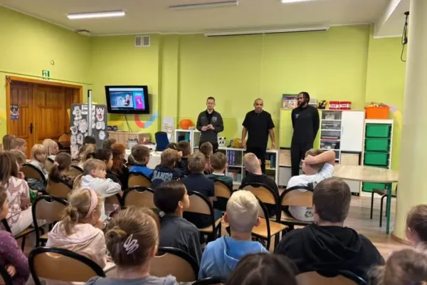 Koszykarze z Pleszewa odwiedzili świetlicę szkolną
