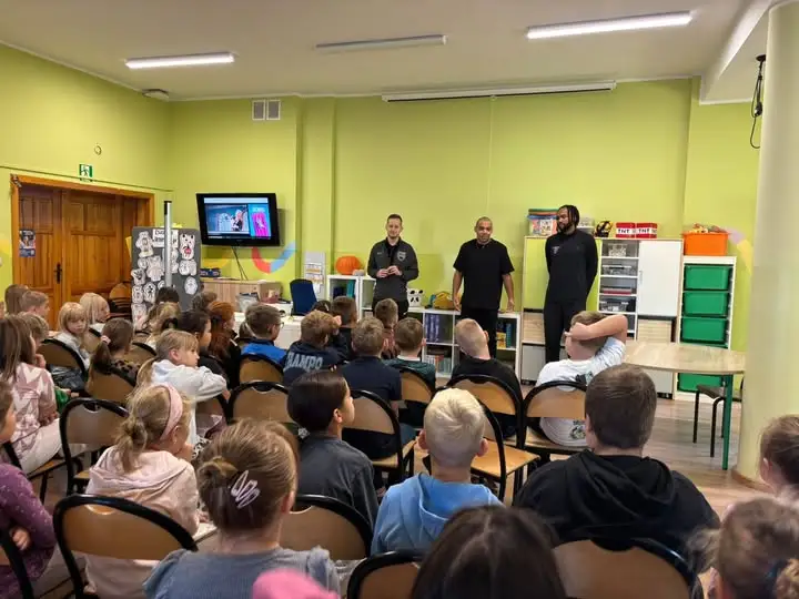 Koszykarze z Pleszewa odwiedzili świetlicę szkolną
