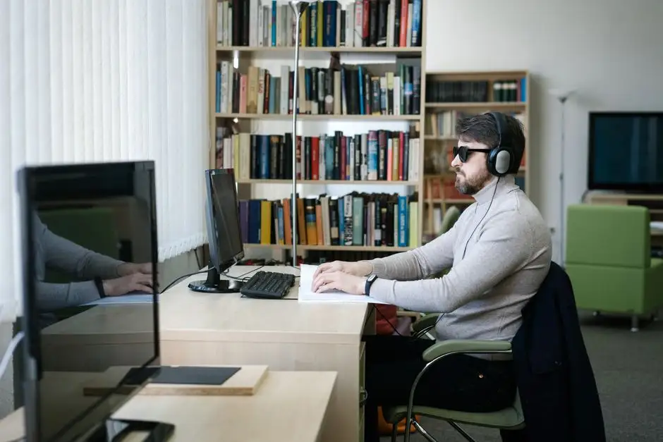 Biblioteka stawia na dostępność: nowe stanowisko komputerowe dla osób z różnymi potrzebami