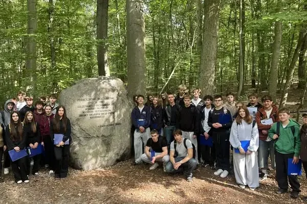 Geografowie z klas 4 na terenowych zajęciach w Wielkopolskim Parku Narodowym