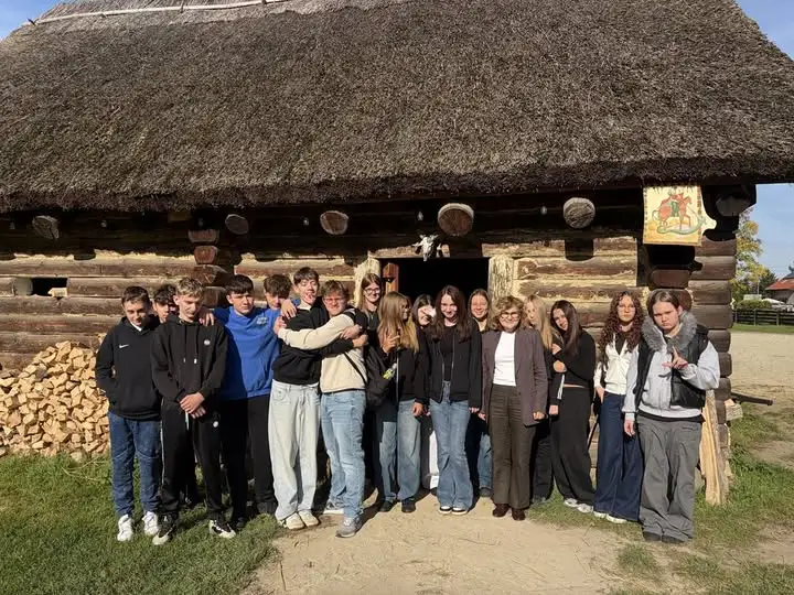 Klasa 8b z Pleszewa na wycieczce: Russów, Zawodzie i kino