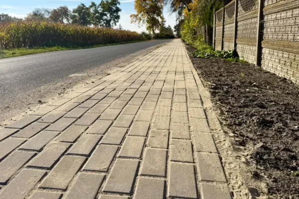Nowy chodnik w Lubomierzu — ponad kilometr bezpiecznej trasy dla pieszych