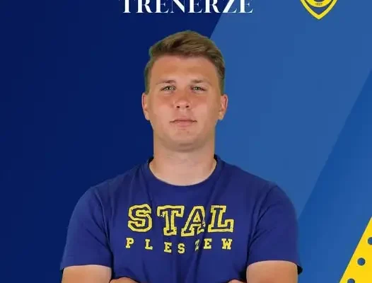 Stal Pleszew przegrywa derby z LAS Kuczków 0:1. Trener Szymon Jędraszek żegna się z klubem