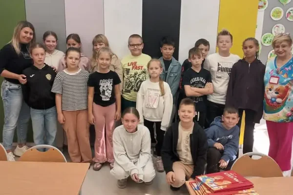 Uczniowie klasy 3b poznają zawody – kucharz, pielęgniarka i strażnik miejski