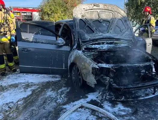 Pożar samochodu osobowego w Czarnuszce – akcja strażaków z OSP Dobrzyca