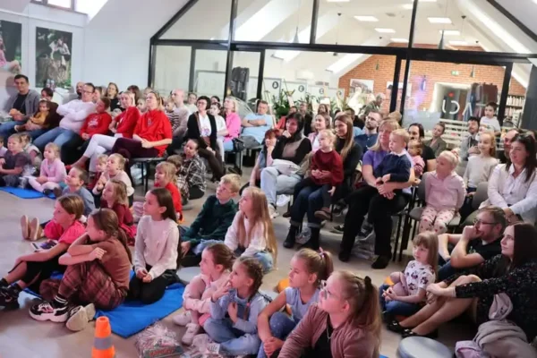 Święto Biblioteki w Pleszewie – teatr, warsztaty i międzypokoleniowe czytanie