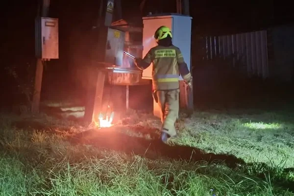Dwa alarmy OSP Dobrzyca: kolizja z plamą ropopochodną i pożar rozdzielni