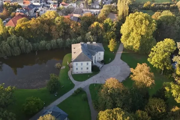 Międzynarodowy Dzień Krajobrazu w Dobrzycy – zaproszenie do parku Muzeum Ziemiaństwa