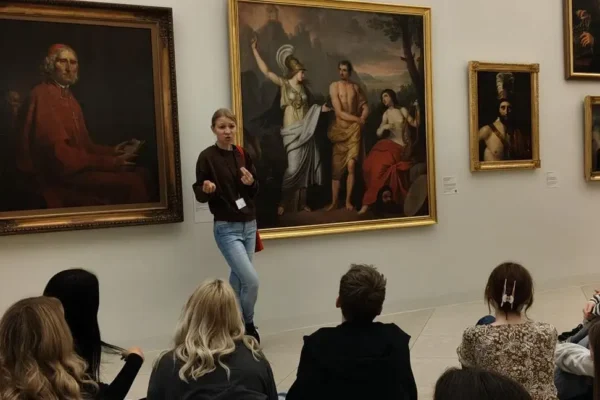 Uczniowie z Łopuszna odkrywali tajniki interpretacji sztuki w Muzeum Narodowym w Poznaniu