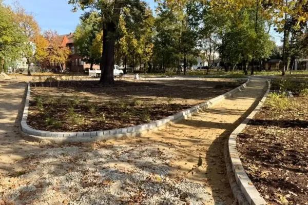 Park miejski w Pleszewie nabiera nowego blasku – finał modernizacji coraz bliżej