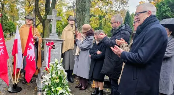Pleszew upamiętnił Dorę Mukułowską – malarkę i Powstańczynię Wielkopolską