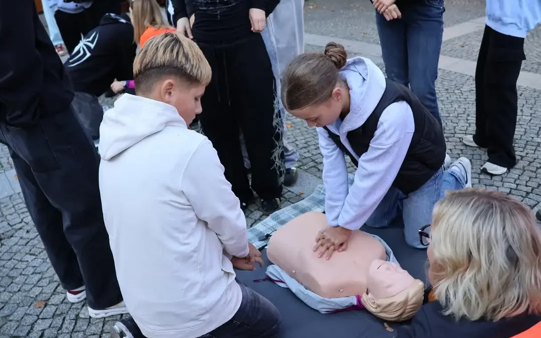 Bezpłatne szkolenia z pierwszej pomocy w gminie Pleszew – sprawdź harmonogram