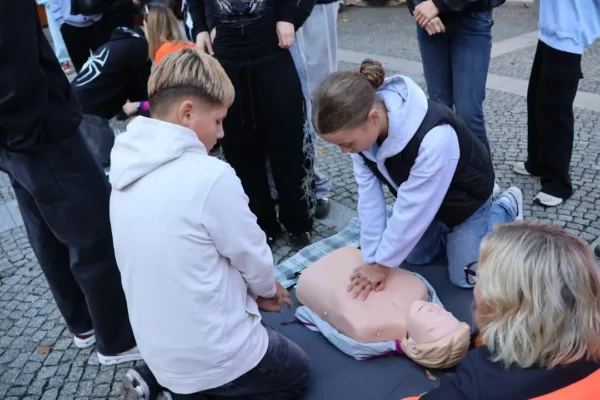 Bezpłatne szkolenia z pierwszej pomocy w gminie Pleszew – sprawdź harmonogram