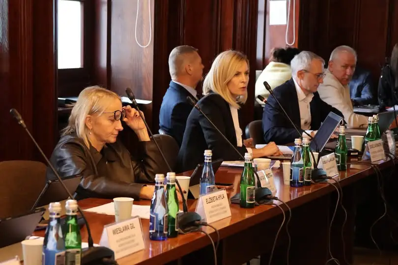 Pleszew: Rada Miejska obradowała nad edukacją, finansami i inwestycjami drogowymi