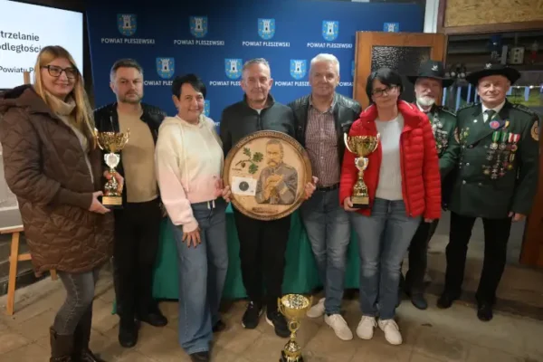 Strzelali na strzelnicy w Dobrzycy. Strażacy z PSP Pleszew najlepsi w III Mistrzostwach Samorządu